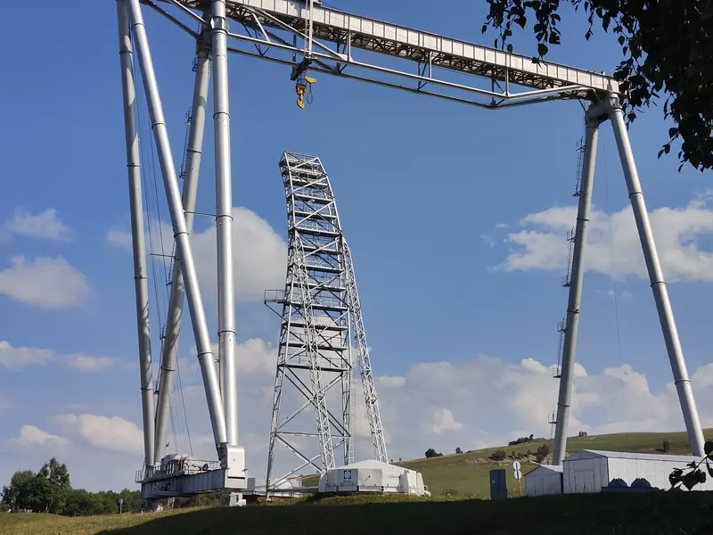 Огромный кран